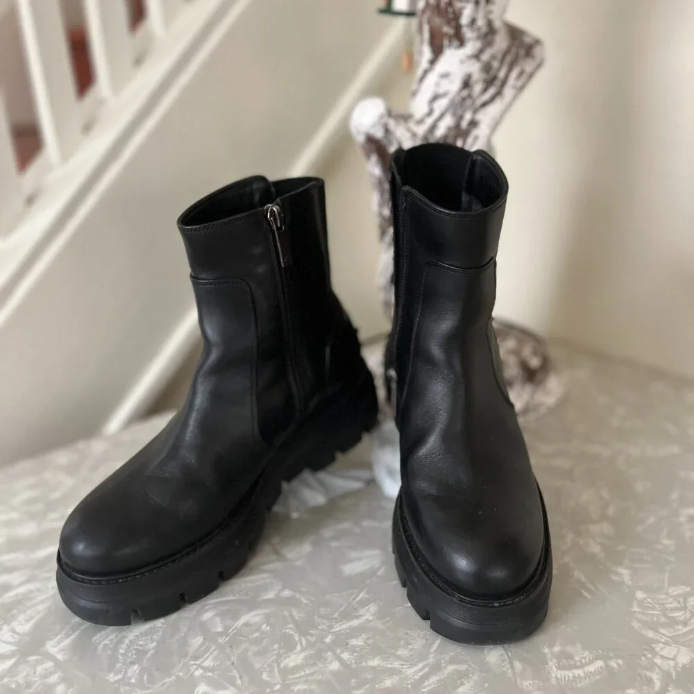 aquatalia platform skyler (rare!!!) waterproof black boot marked 8.5 fits 7.5